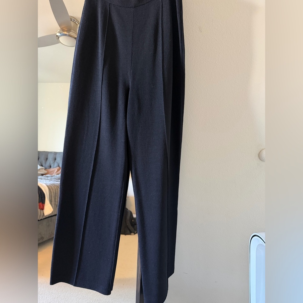 St. John Elegant Black Dress Pants in size 8. like new